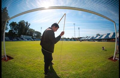 Los arcos de la cancha del 12 de Octubre ya son los nuevos.
