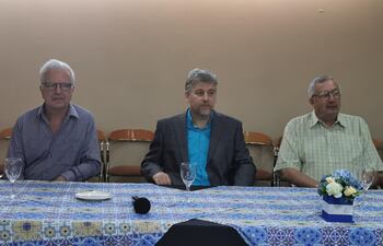 Ciudadanos franceses residentes en Paraguay informaron en rueda de prensa la preocupación por el cierre del consulado francés en Asunción que se concretó en el 2016.