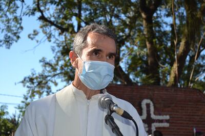 El padre David Hernández (S. J.), párroco de San Ignacio de las Misiones.