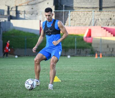 Fernando Román está para recuperar la titularidad como lateral por izquierda.