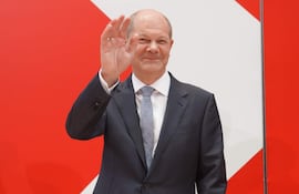 Olaf Scholz durante una conferencia de prensa, luego de las elecciones de ayer, domingo.