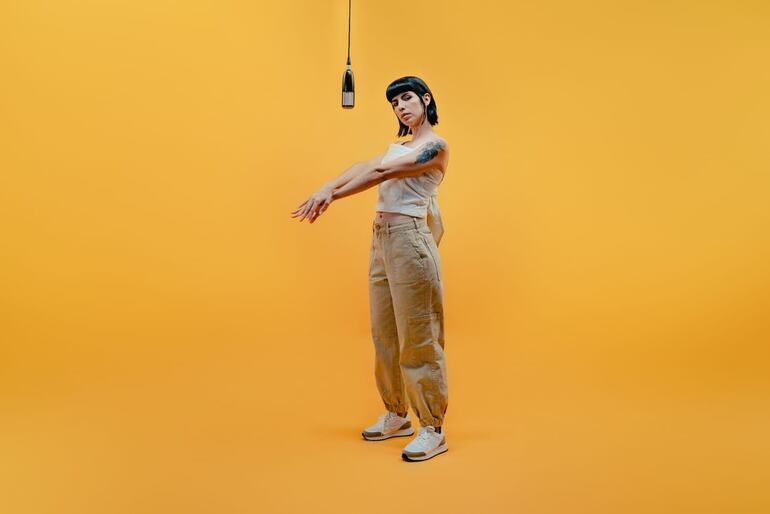 Sari para la sesión musical "Colores en Órbita".