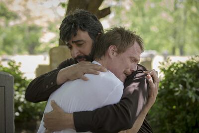 Paul Bettany y Peter Macdissi en "Tío Frank".