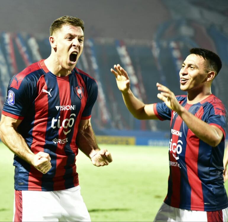 Diego Churín grita con todo luego de anotar el segundo de Cerro Porteño.