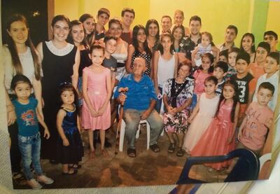 Don Nicanor y doña Basilia  durante el  festejo con nietos, bisnietos y tataranietos.