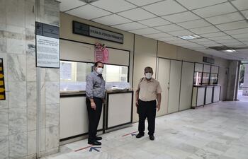 El dirigente de Sinadi, Miguel Marecos realizó la presentación de la medida cautelar esta tarde.