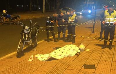 El motociclista Denis Gabriel Maidana murió prácticamente en el acto tras ser embestido frente a la Municipalidad de Ciudad del Este.