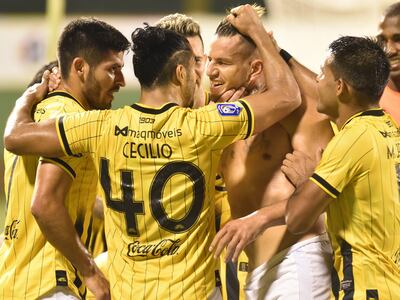 Festejo del gol de Raúl Bobadilla, con Cecilio Domínguez, Jorge Morel, José Florentín, Miguel Benítez y el colombiano Jhohan Sebastián Romaña, transferido al Austin FC estadounidense.