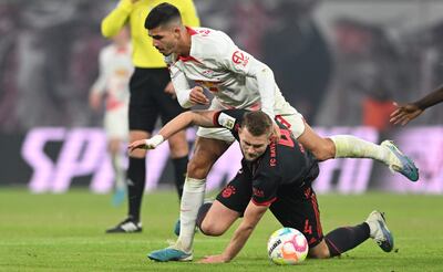 Andre Silva, delantero del Leipzig, atropella a Matthijs de Ligt, defensor holandés del Bayern Munich.