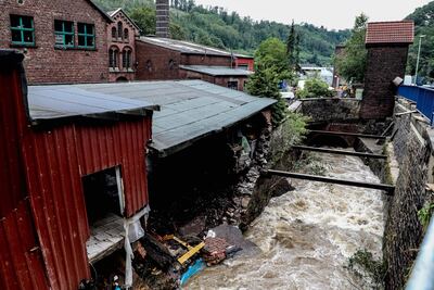 Edificio dañado tras las inundaciones en Hagen, Alemania.