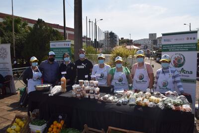 El comité de productoras “Santa Ana”, durante su presentación en la feria agropecuaria de la gobernación de Itapúa.