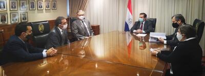 El presidente de la Corte Alberto Martínez Simón recibe el informe del análisis sobre el proceso de selección de jueces y fiscales.