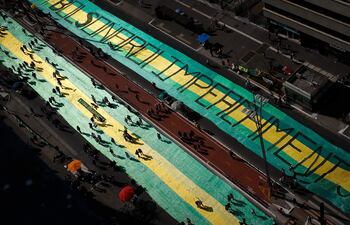 Ciudadanos se concentran en la avenida Paulista para participar en una jornada de manifestaciones contra el Gobierno del presidente Jair Bolsonaro, en Sao Paulo (Brasil).