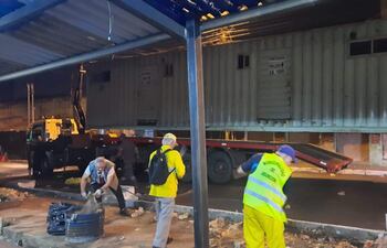 Ayer a la noche retiraron el contenedor más grande de la avenida Pettirossi.