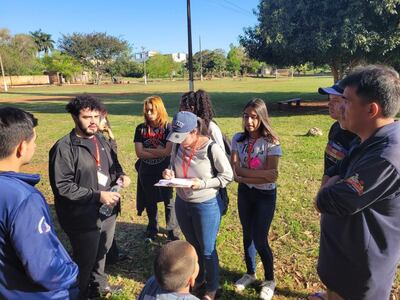Vecinos de distintos barrios de Hernandarias se organizan para la competencia deportiva.