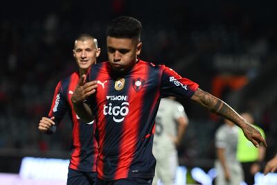 Antonio Galeano, autor del 1-0 parcial para Cerro Porteño.