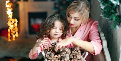 Las fiestas navideñas y de fin de año son momentos para compartir, de afectos solidarios y para reflexionar en familia. Foto: Dell-fin en Pixabay.