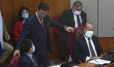 Silvio Ovelar y Oscar Salomón, durante la sesión ordinaria del Senado de este jueves