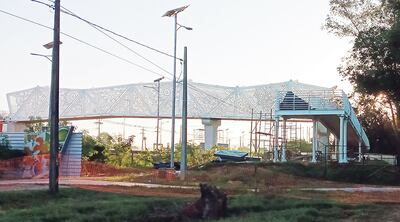 El MOPC autorizó todos los cambios que propuso Engineering en la obra de la pasarela “ñandutí” y terminará con sobrecostos, según la Contraloría.