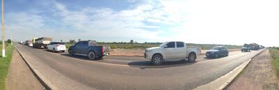 El corte de ruta duró 4 horas y dejó una kilométrica fila de vehículos y camiones.