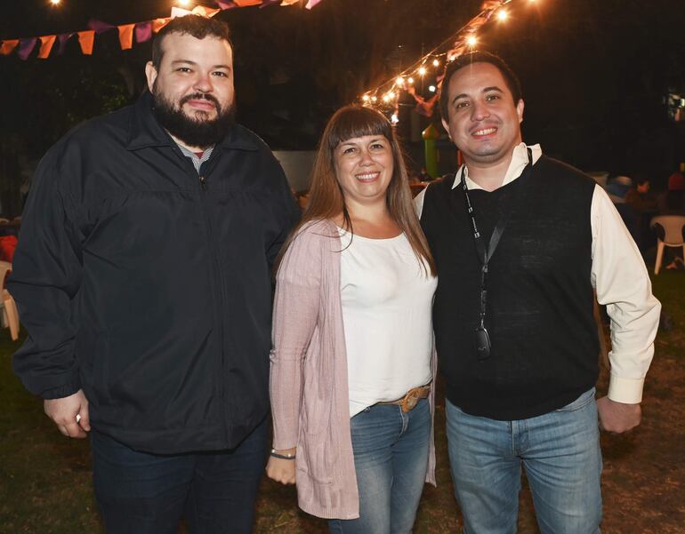 Adrián Rufener, Tania Valiente y Armand Vega.