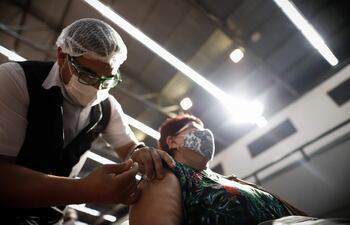 Vacunación en la sede del Unace, San Lorenzo.