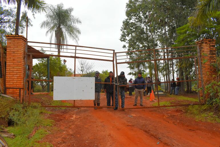 Acceso al vertedero municipal de Villarrica.