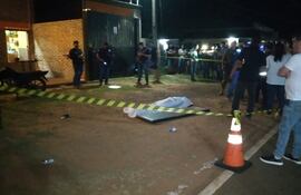 Felipe Godoy falleció en el lugar y Bartolome Morel fue auxiliado en estado de gravedad al centro de salud local, ubicado a unos 150 metros de donde ocurrió el atentado, y ahí finalmente se constató su deceso.