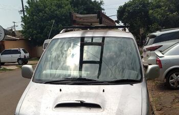 Vehículo baleado que usan técnicos del servicio tercerizado de ANDE en Pedro Juan Caballero.