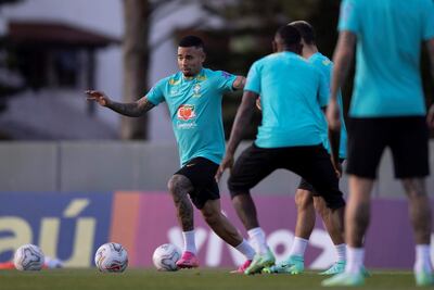 Fotografía cedida por la Confederación Brasileña de Fútbol (CBF) del jugador Gabriel Jesús en un entrenamiento de la selección brasileña en la Granja Comary en Teresópolis (Brasil).  La selección brasileña volvió este viernes a los entrenamientos de cara al partido del domingo frente a Ecuador en la última jornada del Grupo B de la Copa América, pero el seleccionador Adenor Leonardo Bacchi 'Tite' sólo permitió que se transmitiera públicamente la primera parte.