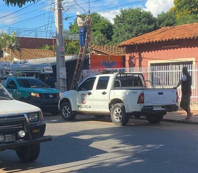 La víctima se encontraba realizando aparentemente el trabajo que debía realizar el personal de la ANDE.