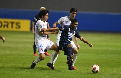 Nacional y 12 de Octubre juegan en Barrio Obrero.