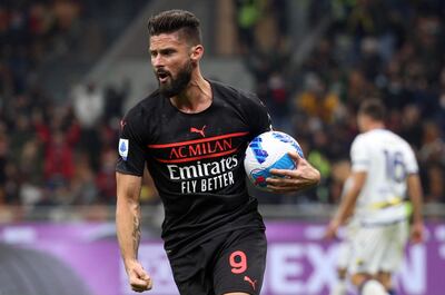 Olivier Giroud celebra su gol, el primero para la remontada del Milan ante Hellas Verona.
