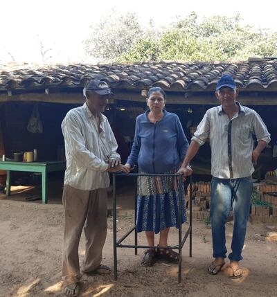 Don Alejo Cantero y Primitiva Caballero, junto a su hijo Luis Alberto Cantero, quien después de 16 años volvió de la Argentina pero con problema mental.