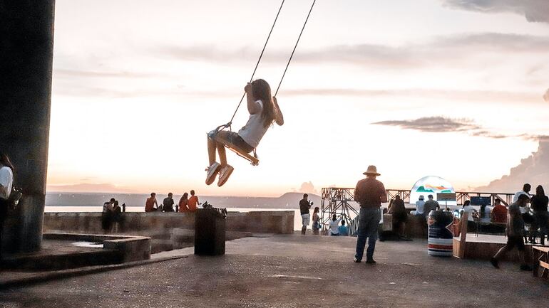 “El Anfi” ofrece una vista única del atardecer y varias actividades.