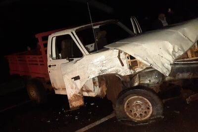 La víctima salió despedida de la camioneta luego del violento impacto.