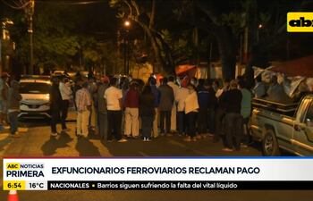 Exfuncionarios ferroviarios reclaman pago