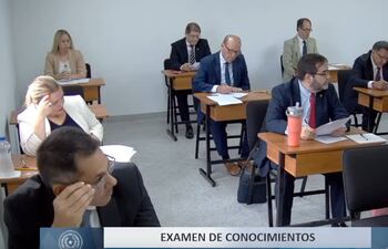 El postulante para ministro de la Corte Dr. Marco Aurelio González Maldonado, en el plano inferior izquierdo de la imagen, está como sospechoso dentro de las irregularidades.