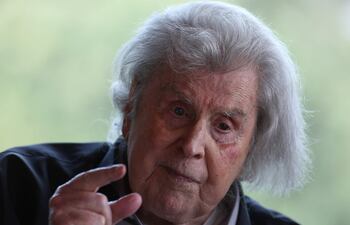 El compositor griego Mikis Theodorakis, en una fotografía del año 2017. Una de sus composiciones fue grabada por The Beatles.