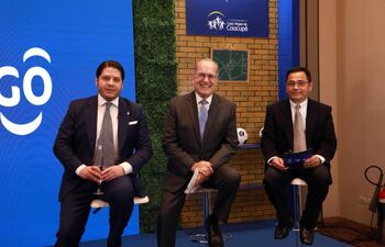 Directivos de Tigo Paraguay y de la Fundación Real Madrid sellaron importante alianza.