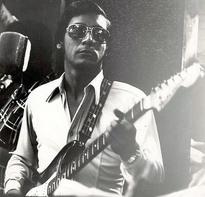 El guitarrista Miguel Ángel Bernardes en una actuación junto a la recordada orquesta Los Jokers.