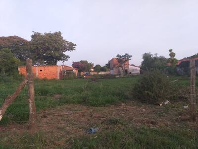 Los terrenos en disputa son tres, según la denuncia.