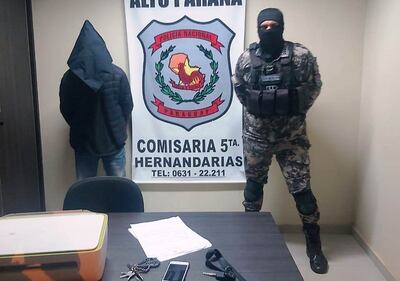 Agentes del Grupo Lince trasladaron a Fernando José Oliveira Zárate hasta la comisaría 5ª.