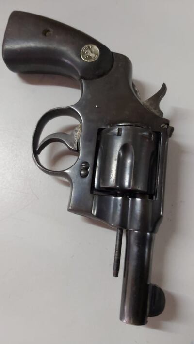 Arma incautada del poder del detenido.