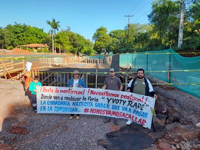 La Comisión de Feriantes de Yvoty Rapé se manifiesta en contra de la Constructora del Este.