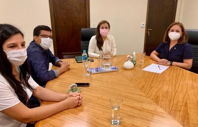 El intendente, César Torres, se reunió con la presidenta de la VI Circunscripción Judicial, Bertha Dávalos (c) y el ministra de la Defensa Pública, Lorena Segovia (d).