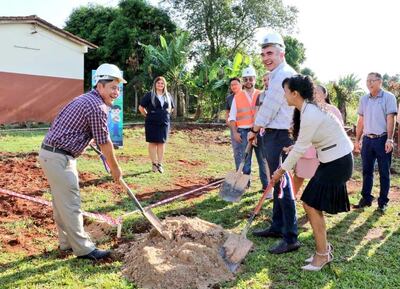 Autoridades educativas participaron del acto de palada inicial en la Escuela Básica N° 971 “Cabo 1° Basilio Benítez”, de Yguazú.