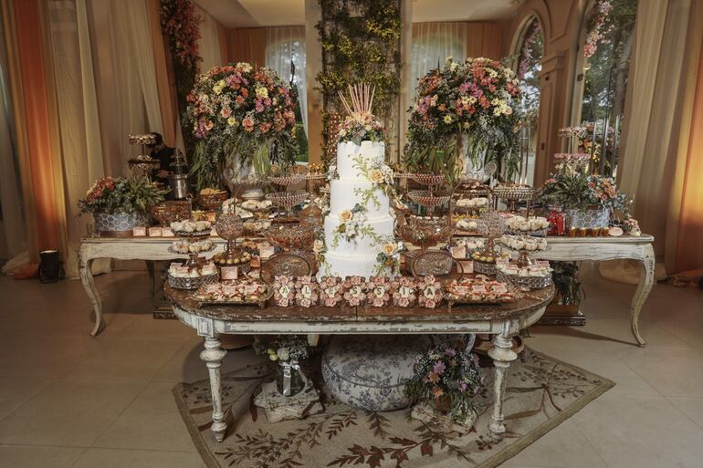 Imponente mesa de dulces.
