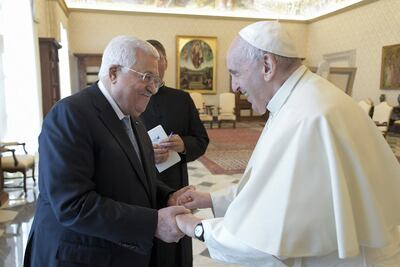 El presidente de la Autoridad Nacional Palestina, Mahmud Abás; y el papa Francisco durante su reunión este jueves en el Vaticano.