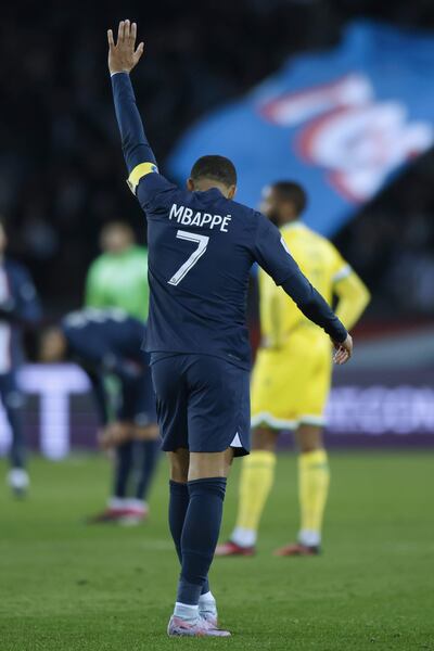 Kylian Mbappe de Paris Saint Germain celebra marcar el gol 4-2 durante el partido de fútbol de la Ligue 1 francesa entre el PSG y el FC Nantes, en París, Francia, el 4 de marzo de 2023. Mbappe se convirtió en el goleador de todos los tiempos para el PSG con 201 goles.